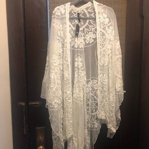 NWT Torrid Ivory lace scallop edge ruana wrap